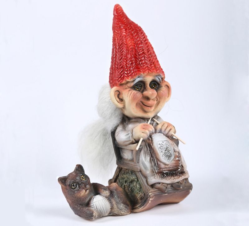 Ny Form knitting santa 