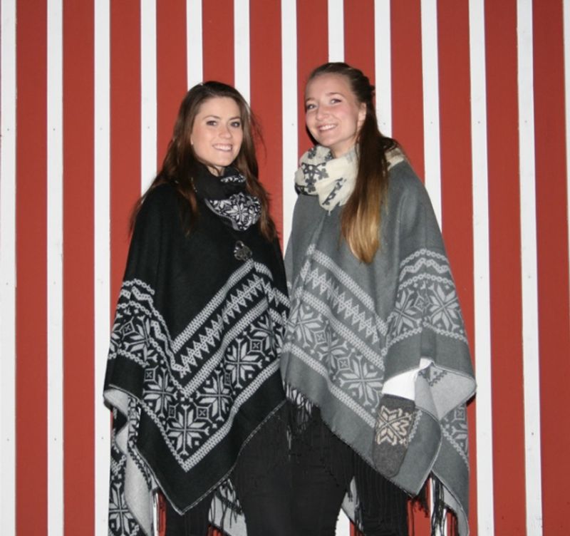 Poncho, Star pattern, black