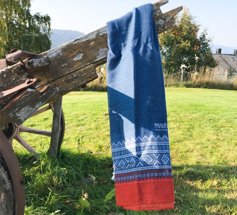 Scarf, MARIUS® pattern, petrol/hvite/rust